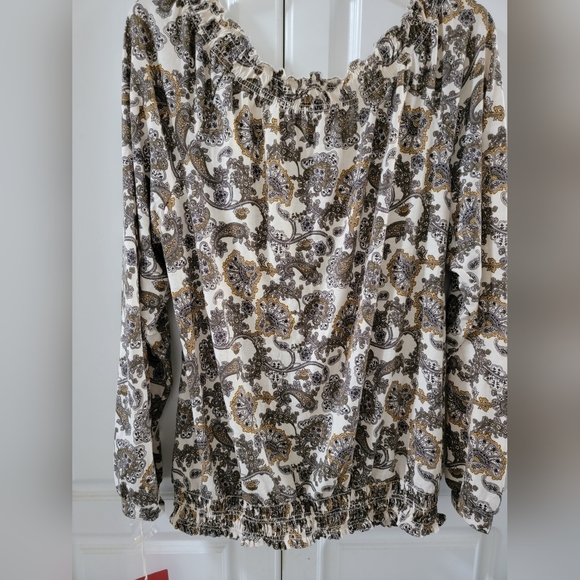 Plus size Women's blouse - Picture 3 of 11